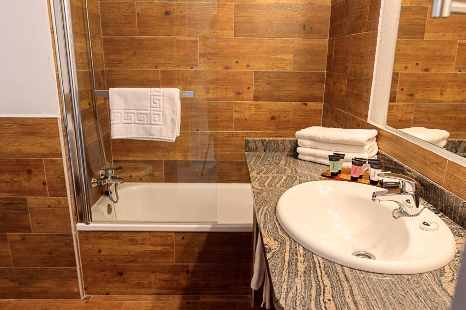 Hostal La Guineu Viladrau Ngoại thất bức ảnh